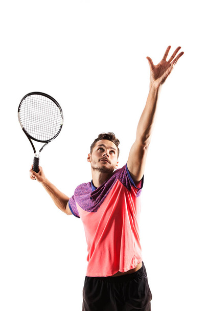 Τενίστας με έτοιμη να χτυπήσει μια μπάλα του τένις ρακέτα  - Φωτογραφία, εικόνα