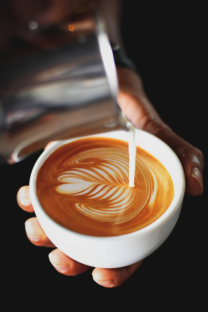 coffee latte art by coffee maker - Foto, afbeelding