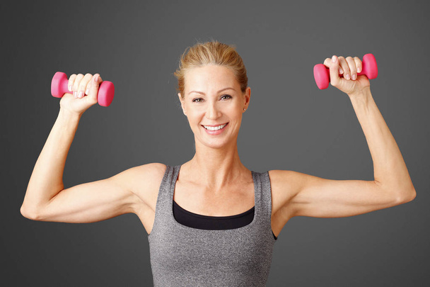 woman working out with weights  - Foto, Imagem
