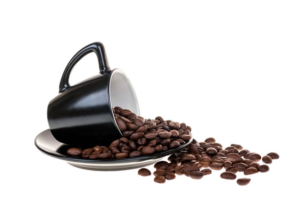 granos de café se vierten de taza negra
 - Foto, Imagen