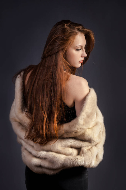 lady in elegant fur coat - Fotoğraf, Görsel