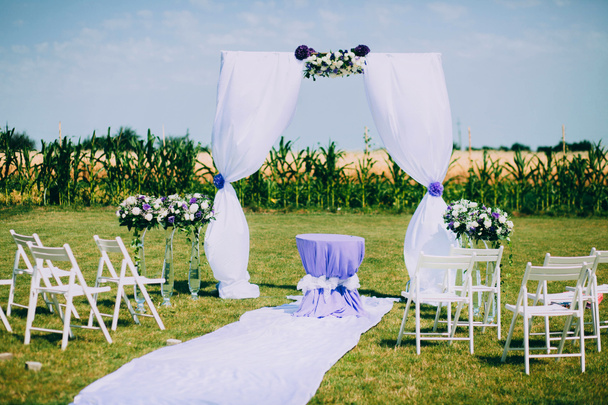 Αψίδα του γάμου με λουλούδια - Φωτογραφία, εικόνα