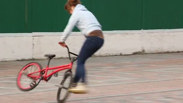 Ciclista de truques
 - Filmagem, Vídeo