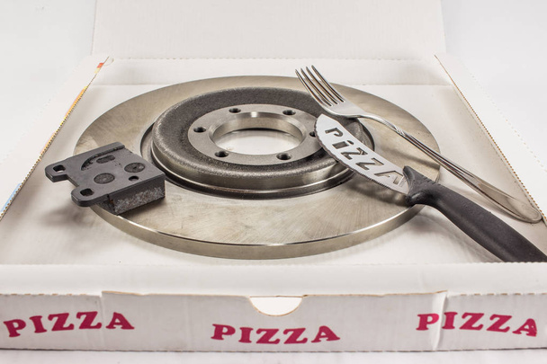 freios a disco e pizza
 - Foto, Imagem