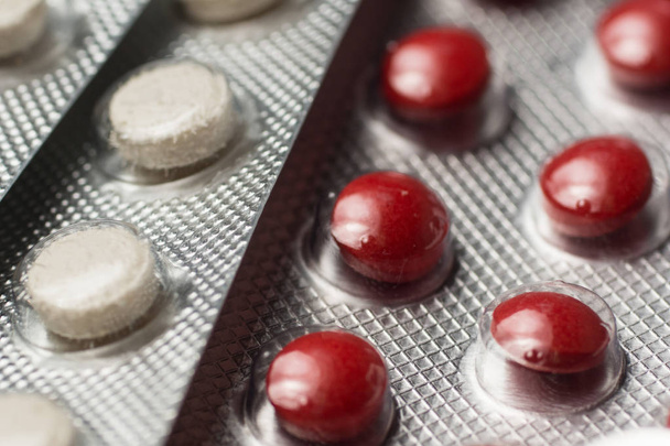 Multiple pills depicting medical treatment or pahrmaceutical ind - Foto, Imagem