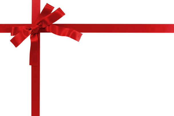 Красный лук подарок лента изолирована на белом
  - Фото, изображение