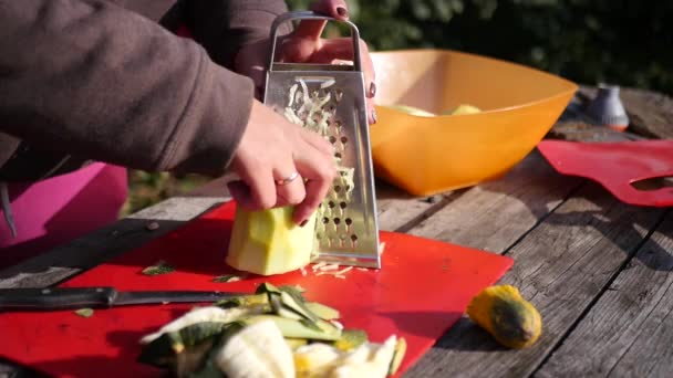 put shredded zucchini in a bowl - Felvétel, videó