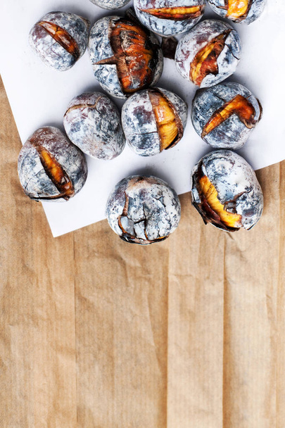 Delicious grilled chestnuts - Foto, Bild