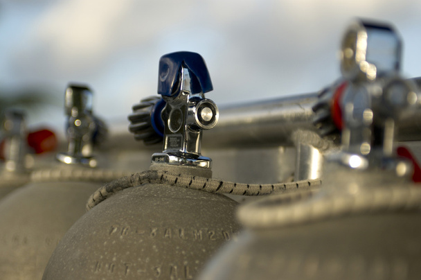tüplü tanklar - Fotoğraf, Görsel