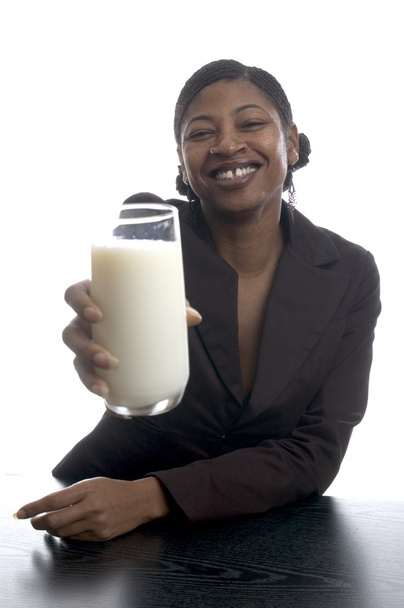 Mulher com copo de leite
 - Foto, Imagem