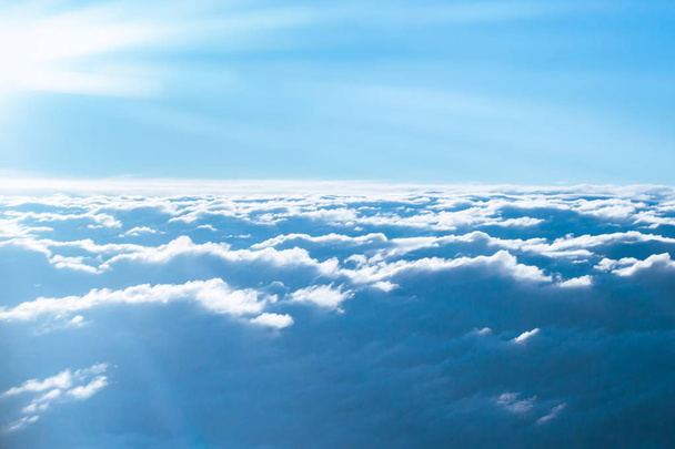 Ciel bleu vif avec nuages  - Photo, image