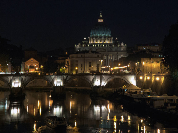 ночной вид на город Рим - Фото, изображение
