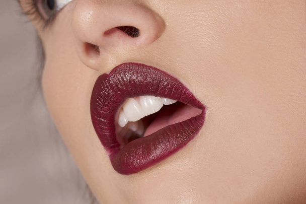 Sexy lippenstift lippen - Foto, afbeelding