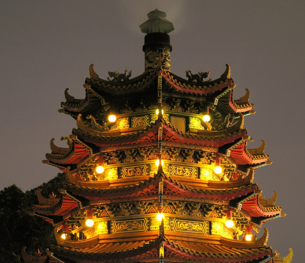 Kiinalainen pagodi yöllä
 - Valokuva, kuva