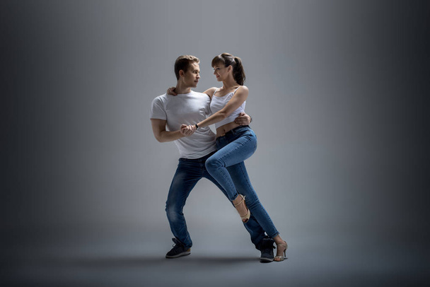 couple dancing social danse - Фото, зображення