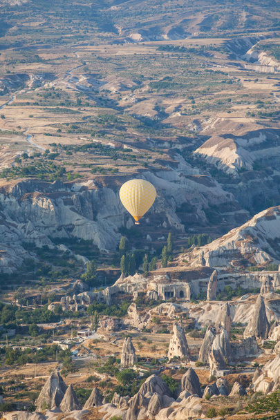 Hot air balloon in Cappadocia - Foto, Imagen