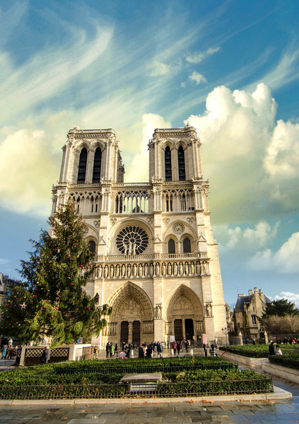 Bazilika Notre-Dame, alacsony szempontból - Fotó, kép