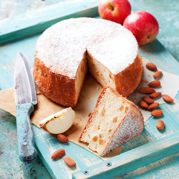 Gâteau aux pommes aux amandes sans gluten maison
 - Photo, image