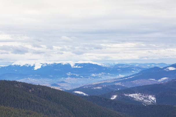 panorama de inverno das Montanhas Cárpatas
 - Foto, Imagem
