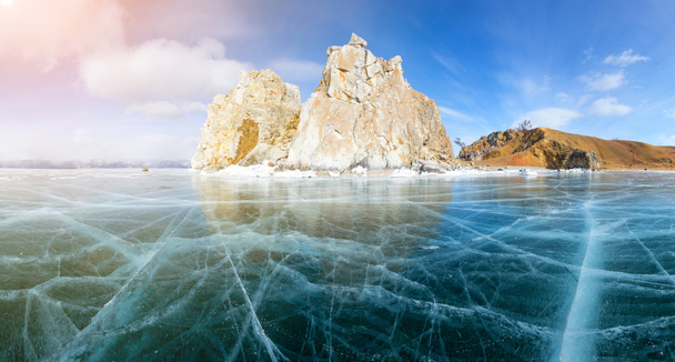 мальовничий вид на озеро Байкал протягом зими, Olkhon острів - Фото, зображення