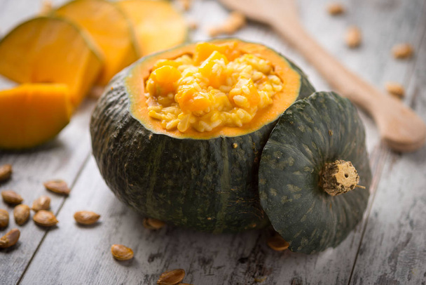pumpkin risotto in pumpkin - Foto, afbeelding