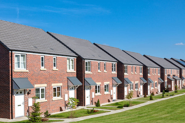 Ряд новых домов, Англия
 - Фото, изображение