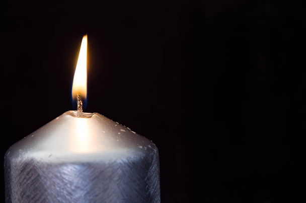 καίγοντας κερί λεπτομέρεια με μαύρο φόντο - Φωτογραφία, εικόνα