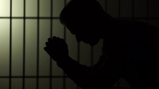 刑務所で男のシルエット - 映像、動画