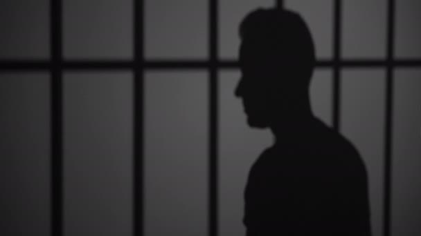 σιλουέτα του ανθρώπου στη φυλακή - Πλάνα, βίντεο