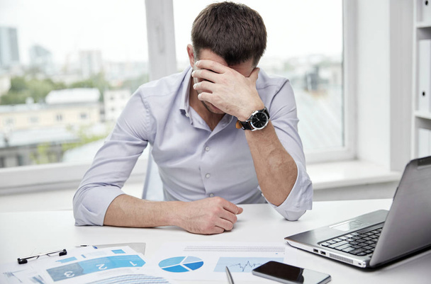 stressed businessman with papers in office - Foto, Imagem