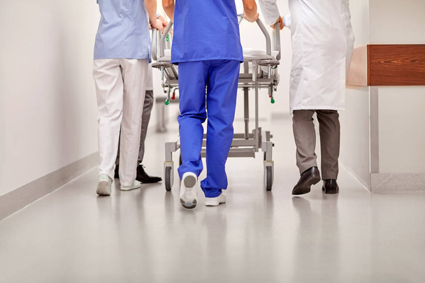 medics carrying hospital gurney to emergency room - Zdjęcie, obraz