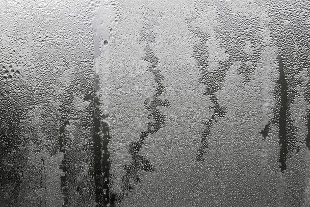 abstrakte Textur des nassen Glases schwarz graue Farbe - Foto, Bild