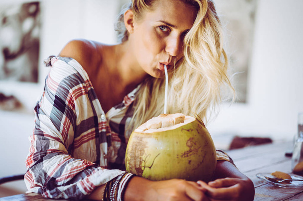 young woman with exotic fruit - Фото, изображение