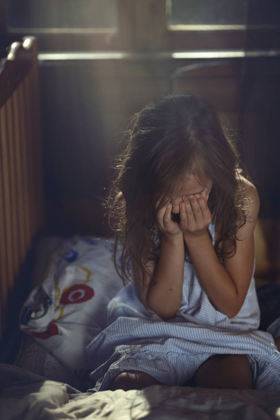 Crying child alone in a room - Фото, зображення