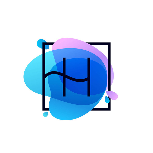 Logotipo de letra H en marco cuadrado en salpicadura de acuarela azul
 - Vector, Imagen