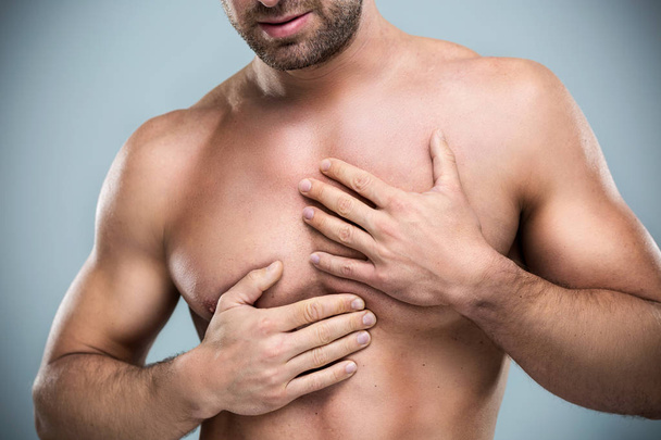 Heart-attack pain in chest - Foto, immagini