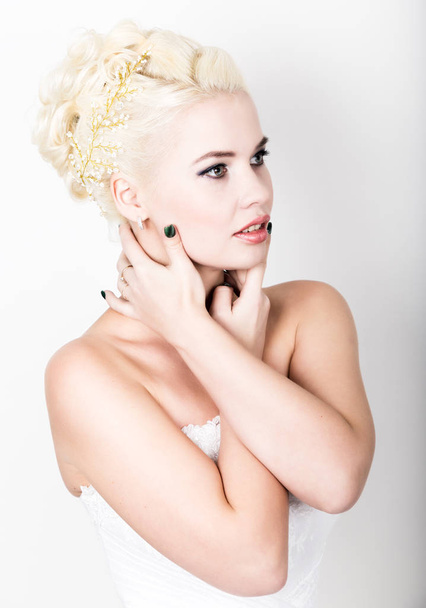 Beautiful blond bride wearing white dress with professional make-up - Foto, immagini