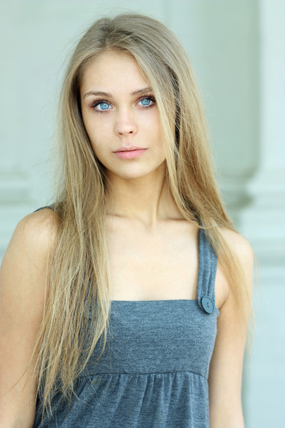 Beautiful blonde young woman - Foto, afbeelding