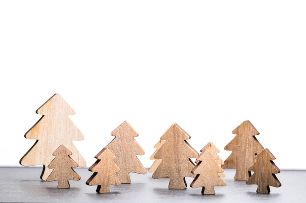 Bosque de árboles de Navidad con fondo blanco
 - Foto, imagen