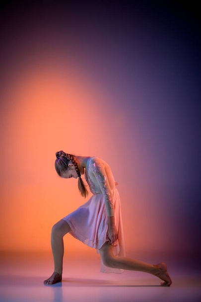 The teen modern ballet dancer - Φωτογραφία, εικόνα