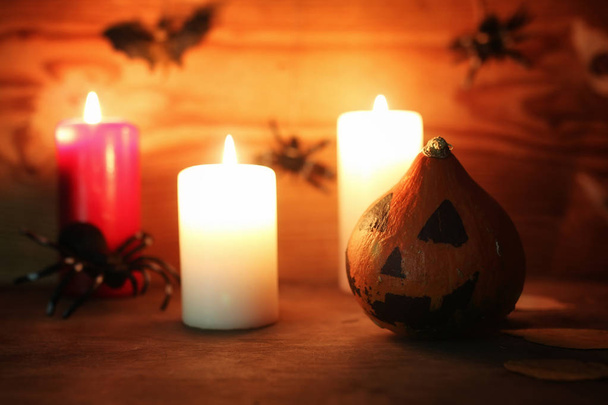 décoration de table pour Halloween sculpté bougies tête de citrouille
 - Photo, image