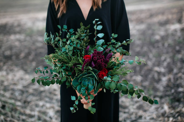Girl holds bouquet of flowers and greenery - Foto, Bild