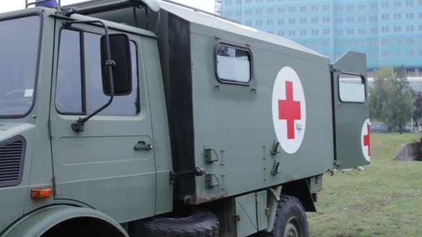 vehículo de ambulancia militar abierto
 - Imágenes, Vídeo