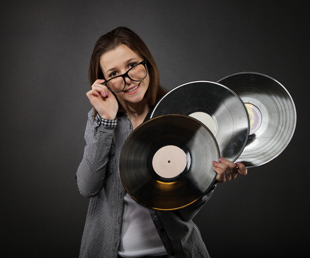 Jeune adolescente avec des disques vinyle
 - Photo, image