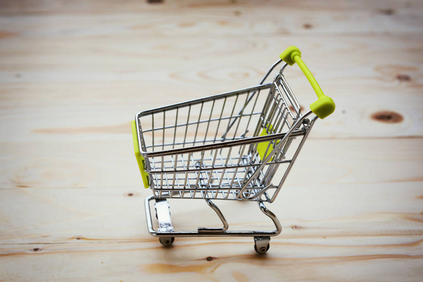 empty mini shopping cart - Foto, imagen