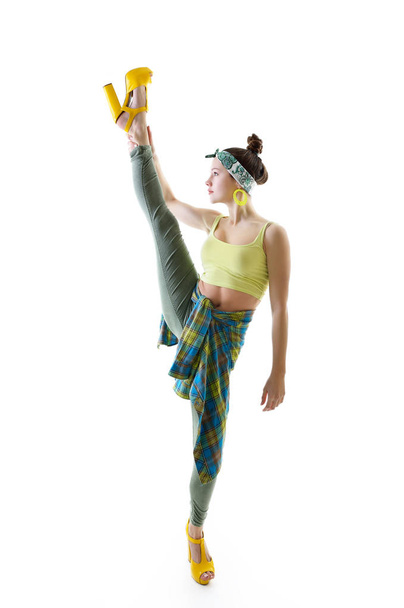 taniec dziewczyna na wysokich obcasach - Zdjęcie, obraz