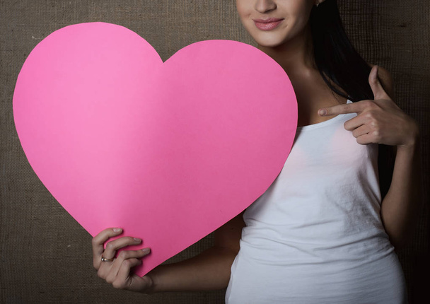 woman holding pink heart - Фото, изображение