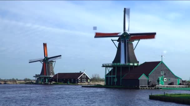 Moinhos de vento em Zaanse Schans perto de Zaandam
 - Filmagem, Vídeo
