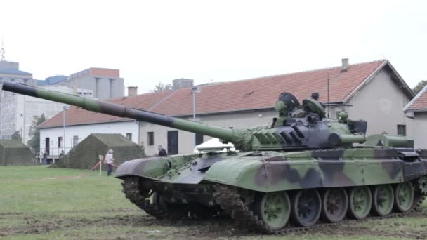 Militaria Czołg stoi w miejscu - Materiał filmowy, wideo