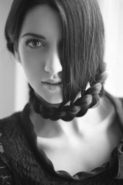 Beautiful girl with long hair - Fotografie, Obrázek
